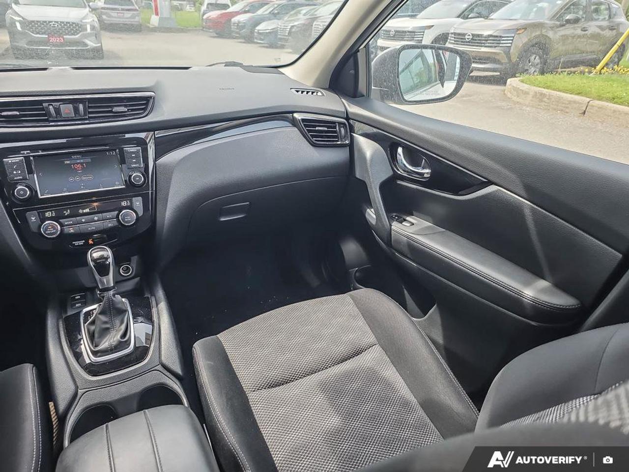 2023 Nissan Qashqai SV AWD | Apple CarPlay | Heated Seats | Alloy Rims | Photo