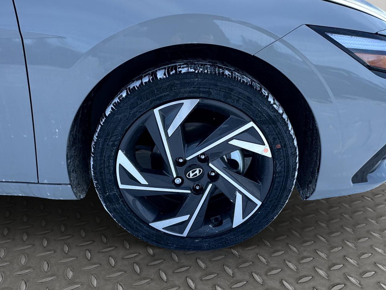 2026 Hyundai Elantra Hybrid Luxury Photo