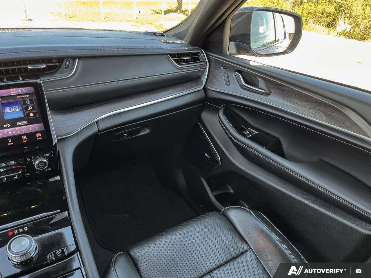 2021 Jeep Grand Cherokee L Overland | Navigation | Pano Roof | Luxury Pkg. | Trailer Tow Pkg. | Photo
