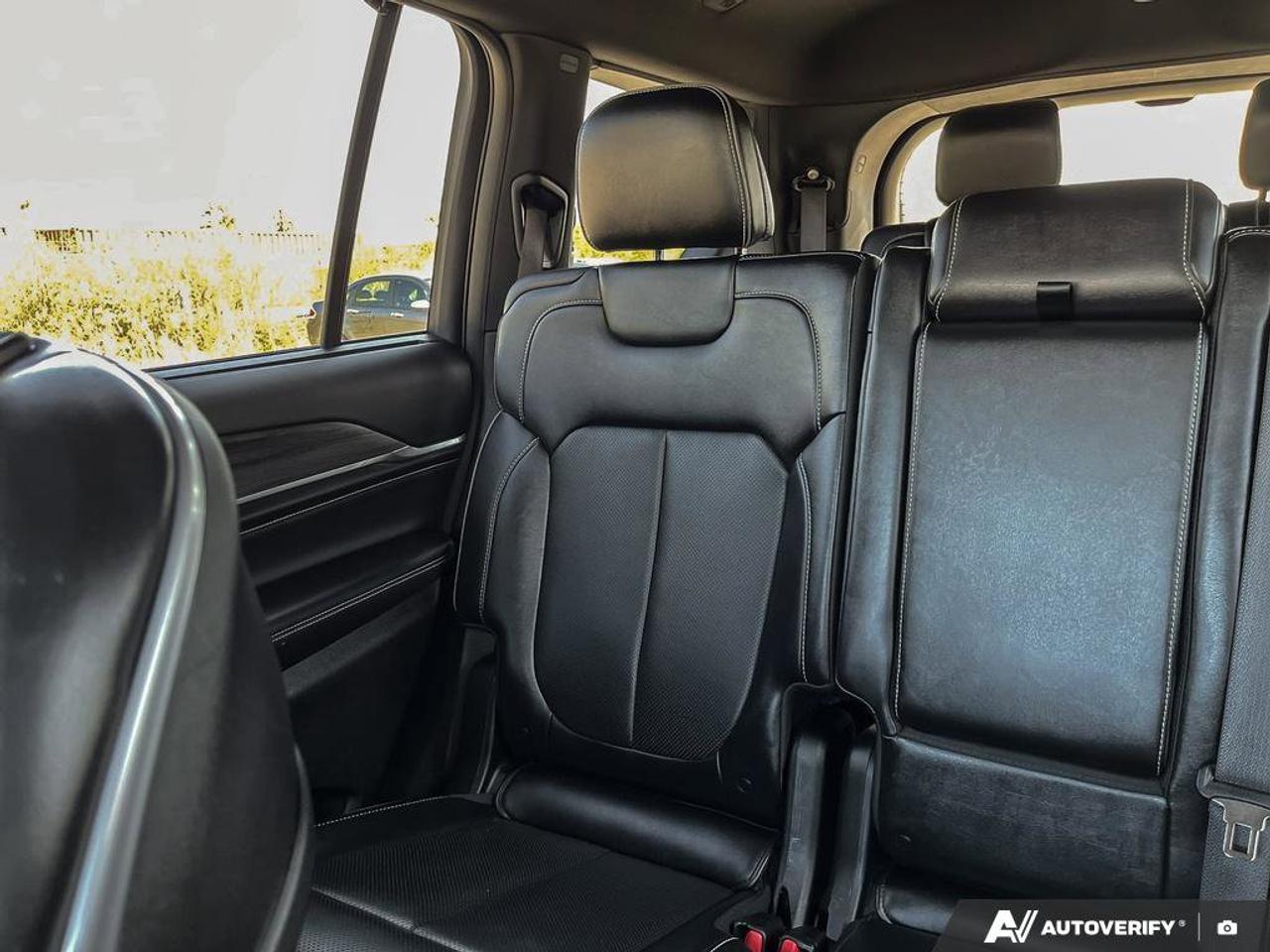 2021 Jeep Grand Cherokee L Overland | Navigation | Pano Roof | Luxury Pkg. | Trailer Tow Pkg. | Photo