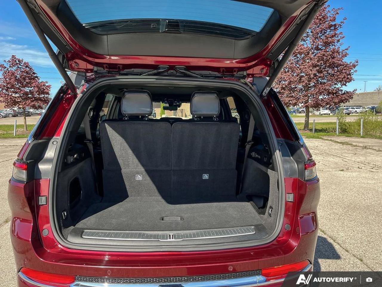 2021 Jeep Grand Cherokee L Overland | Navigation | Pano Roof | Luxury Pkg. | Trailer Tow Pkg. | Photo