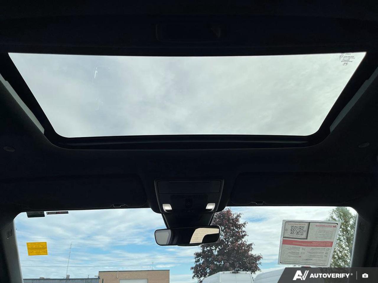 2024 Honda CR-V Hybrid Touring | Leather | Nav | Sunroof | Safety Tech | Photo