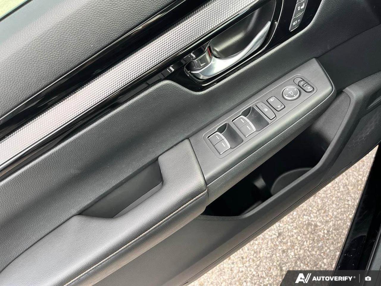 2024 Honda CR-V Hybrid Touring | Leather | Nav | Sunroof | Safety Tech | Photo