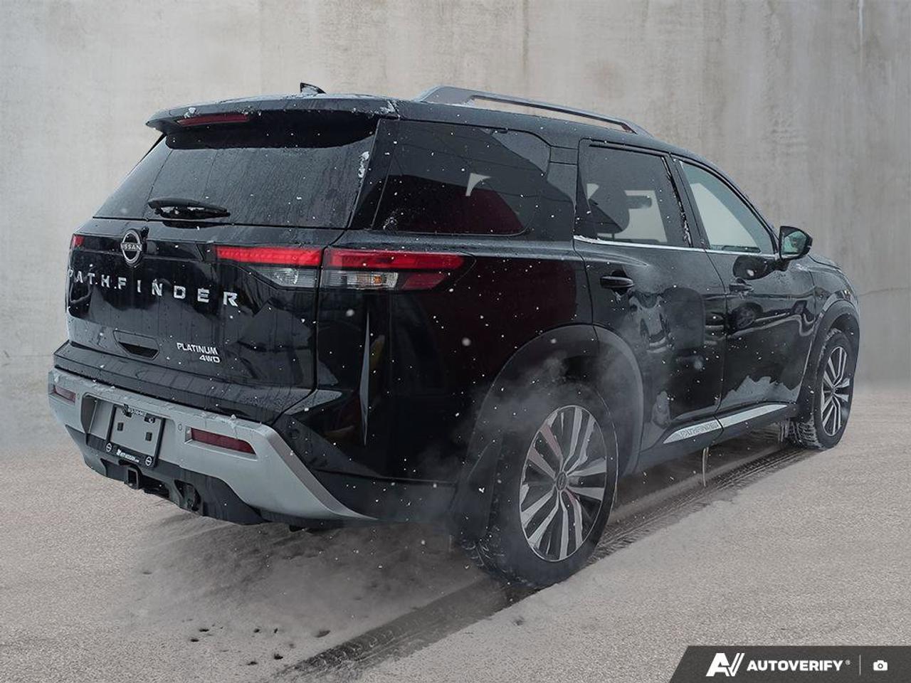 2022 Nissan Pathfinder Platinum AWD | Pro-Pilot | Android Auto | Leather | Photo