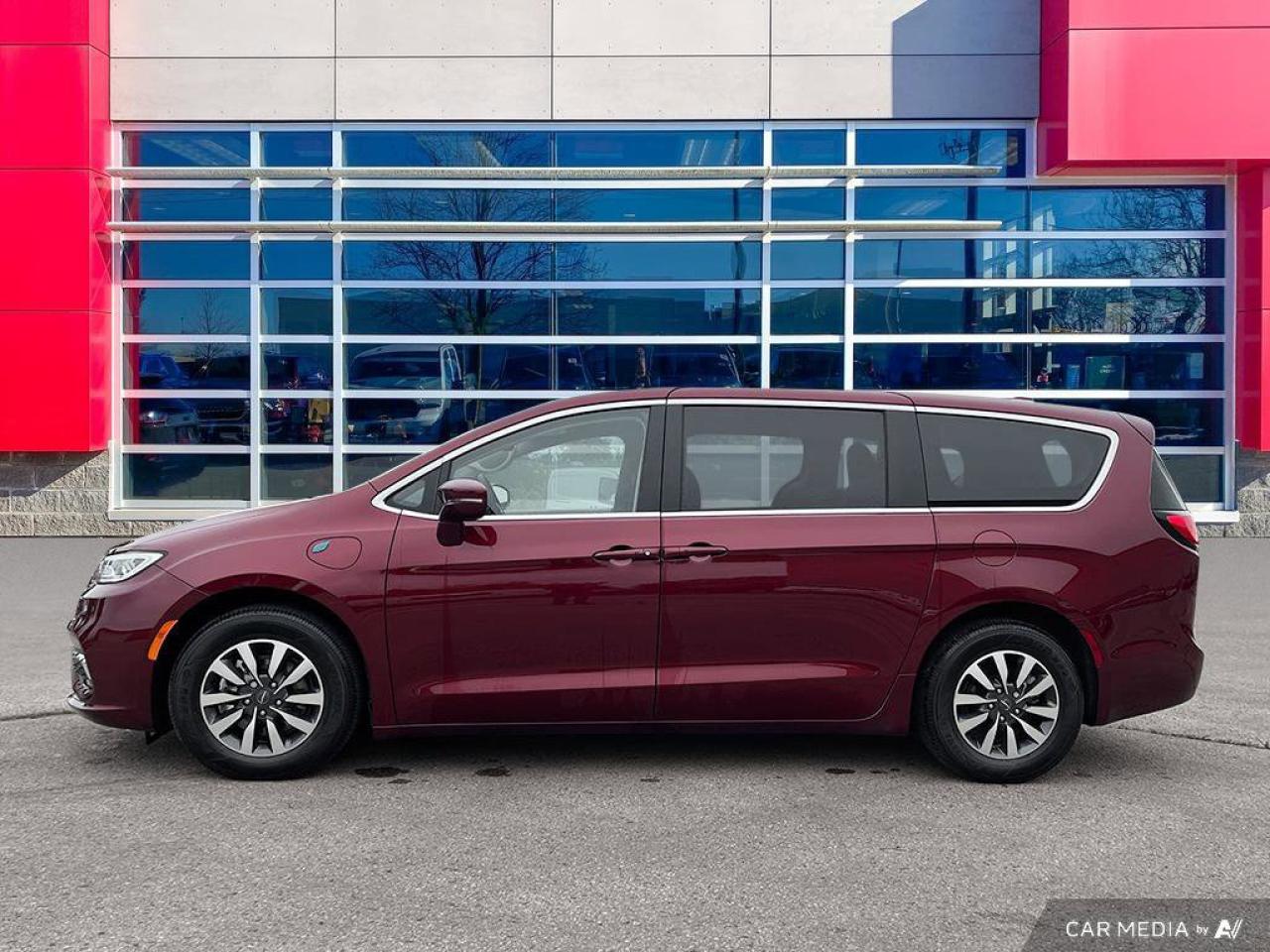 2022 Chrysler Pacifica Hybrid Touring L | Leather | Hybrid | Apple Carplay Photo