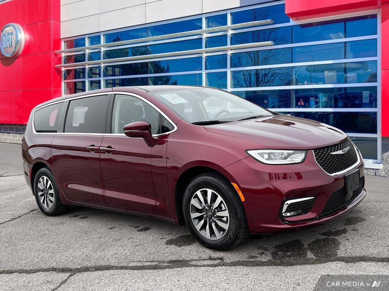 2022 Chrysler Pacifica Hybrid Touring L | Leather | Hybrid | Apple Carplay Photo