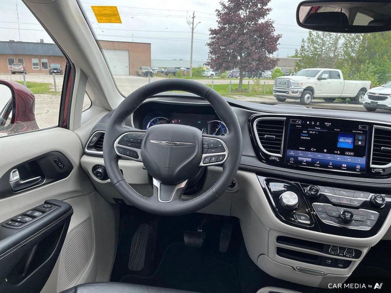 2022 Chrysler Pacifica Hybrid Touring L | Leather | Hybrid | Apple Carplay Photo