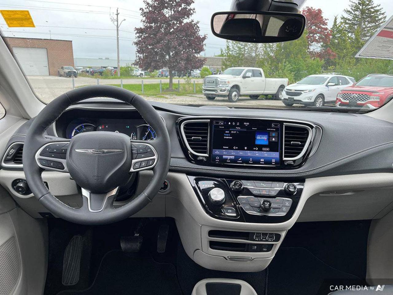 2022 Chrysler Pacifica Hybrid Touring L | Leather | Hybrid | Apple Carplay Photo