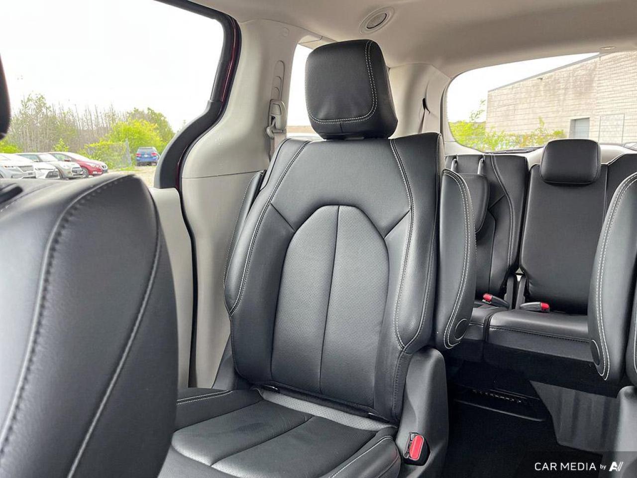 2022 Chrysler Pacifica Hybrid Touring L | Leather | Hybrid | Apple Carplay Photo