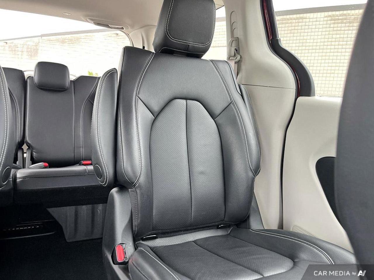 2022 Chrysler Pacifica Hybrid Touring L | Leather | Hybrid | Apple Carplay Photo