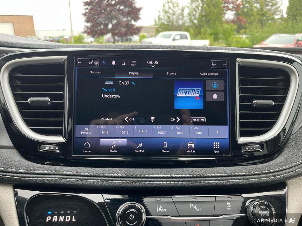 2022 Chrysler Pacifica Hybrid Touring L | Leather | Hybrid | Apple Carplay Photo