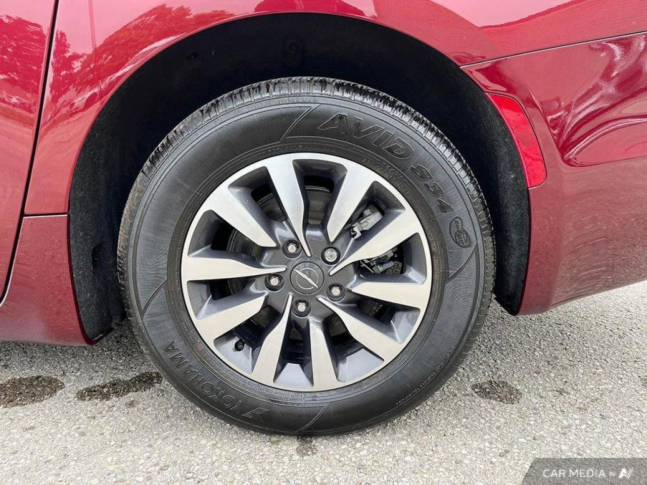 2022 Chrysler Pacifica Hybrid Touring L | Leather | Hybrid | Apple Carplay Photo