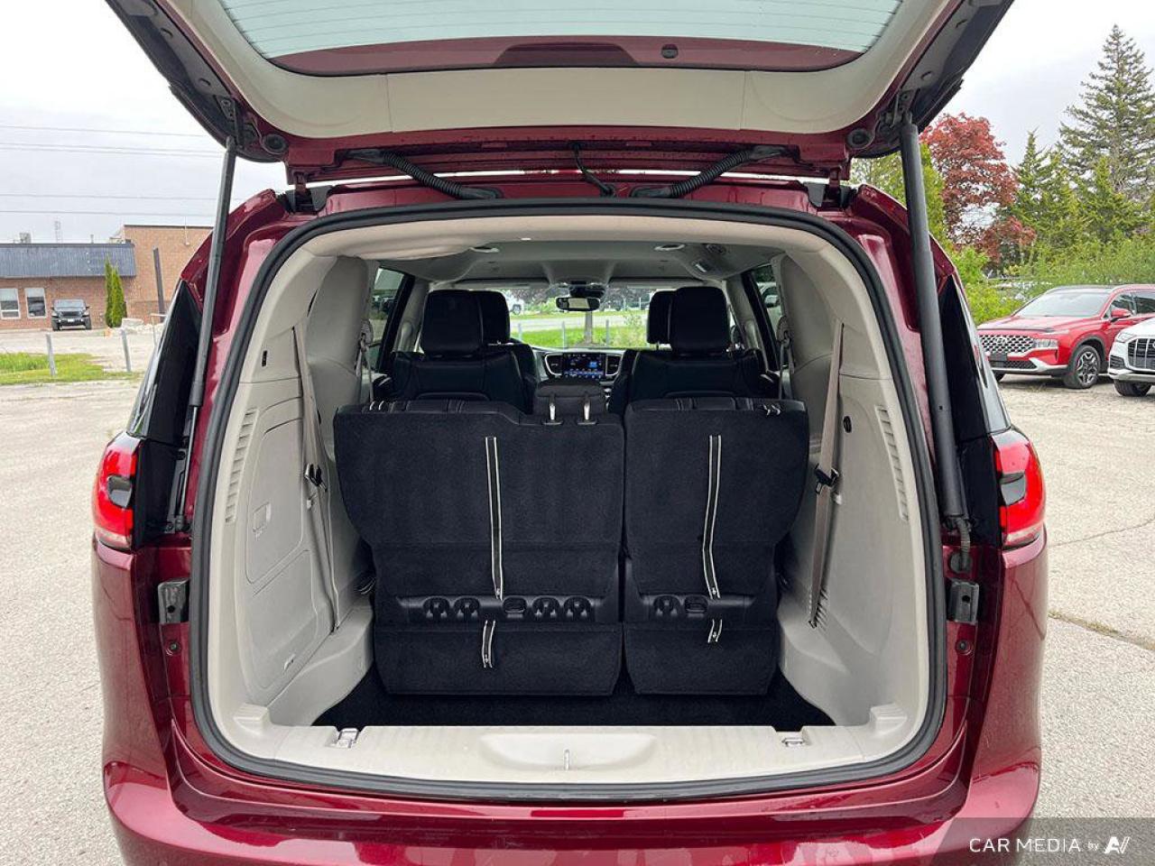 2022 Chrysler Pacifica Hybrid Touring L | Leather | Hybrid | Apple Carplay Photo