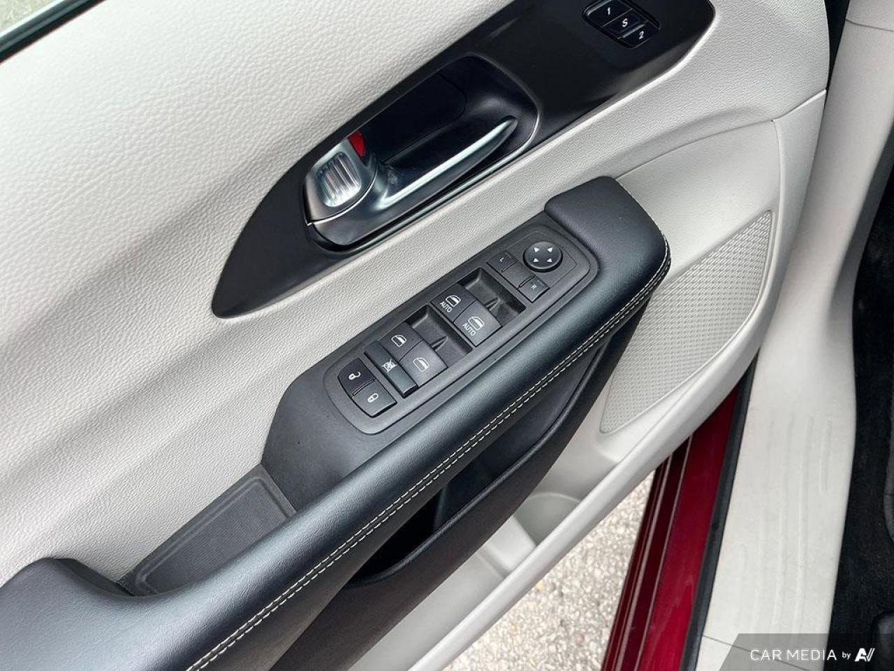 2022 Chrysler Pacifica Hybrid Touring L | Leather | Hybrid | Apple Carplay Photo