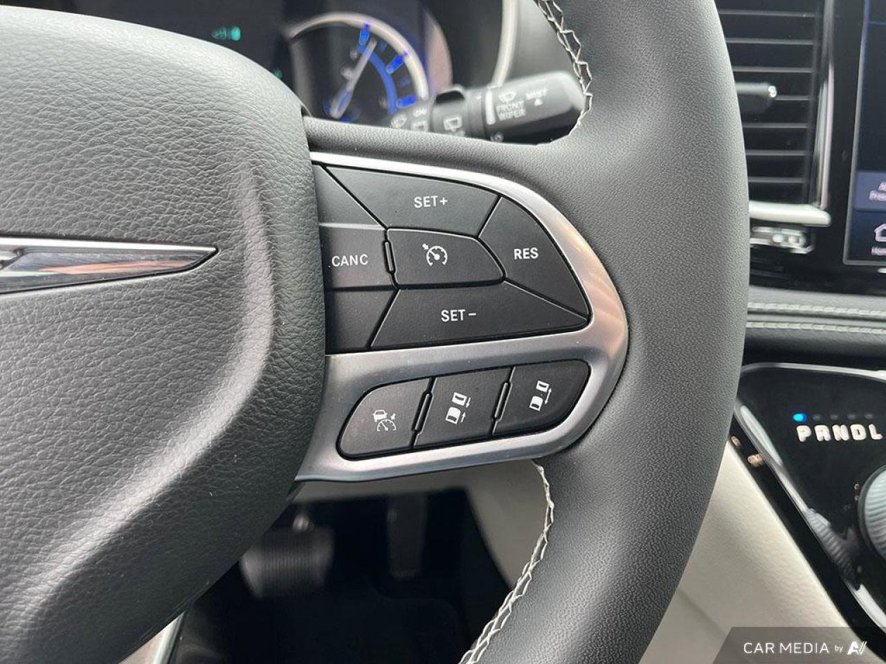 2022 Chrysler Pacifica Hybrid Touring L | Leather | Hybrid | Apple Carplay Photo