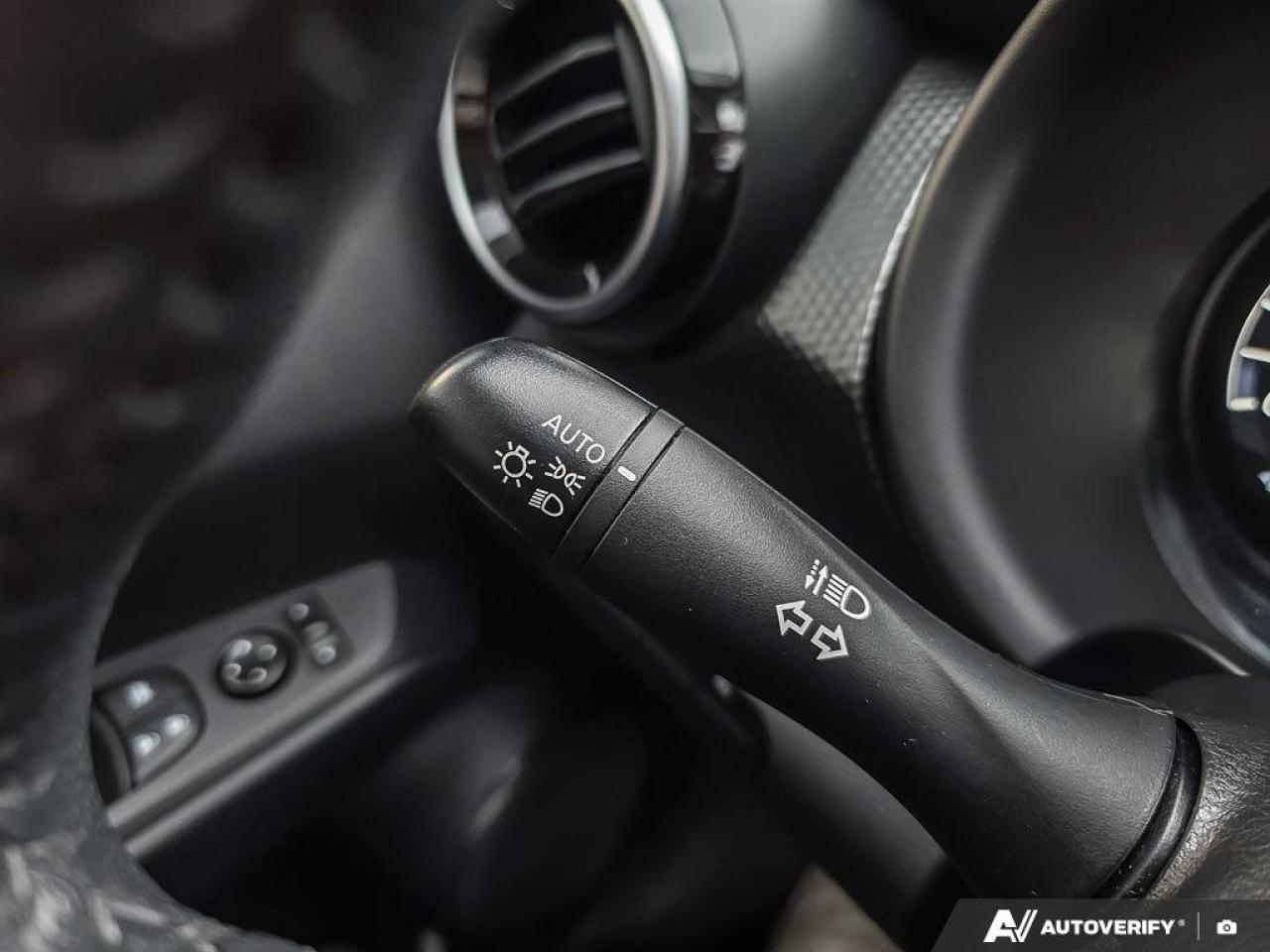 2024 Nissan Kicks SV | Heated Seats | Alloy Rims | Blind-Spot Sensors | Photo