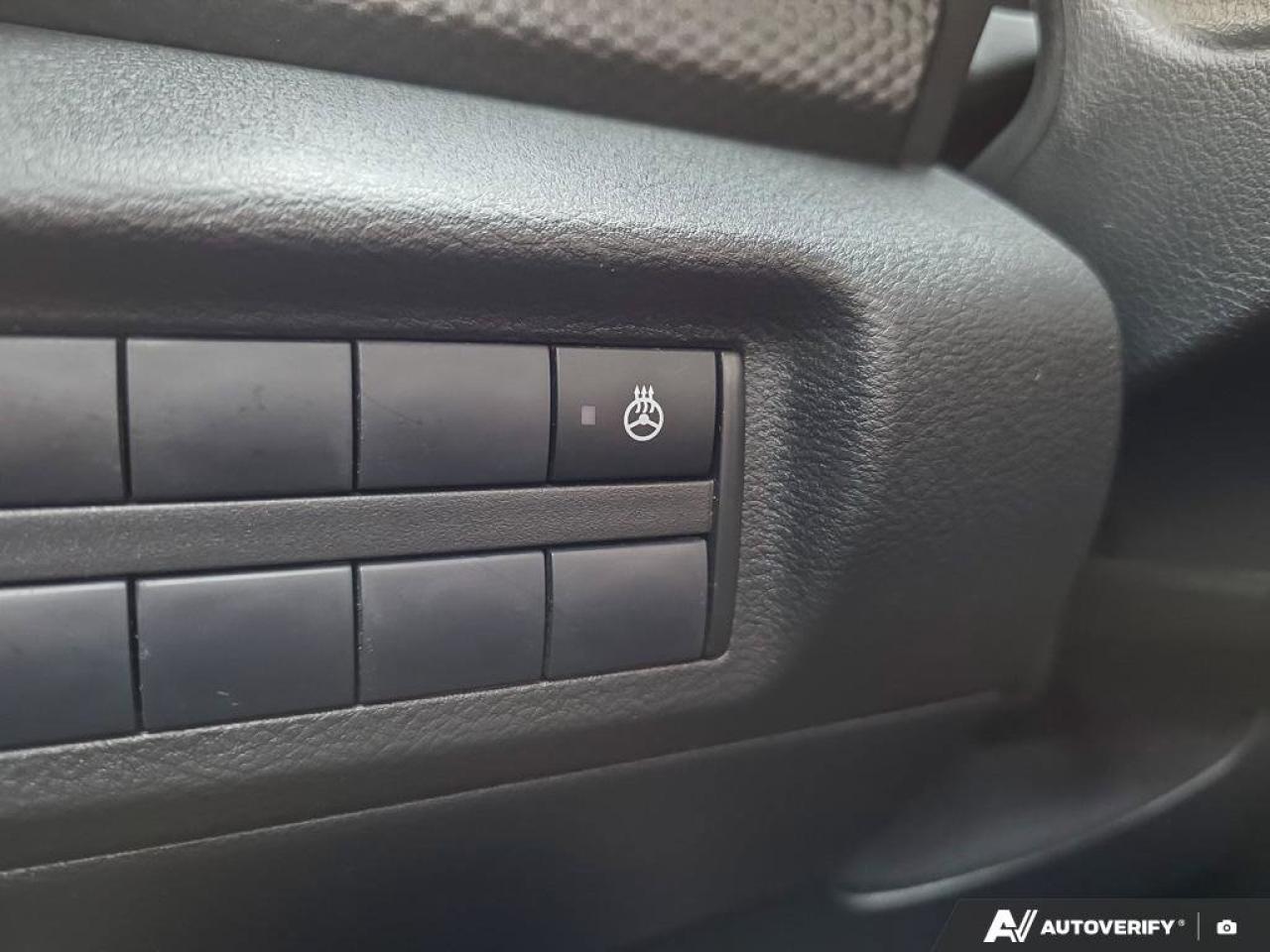 2024 Nissan Kicks SV | Heated Seats | Alloy Rims | Blind-Spot Sensors | Photo