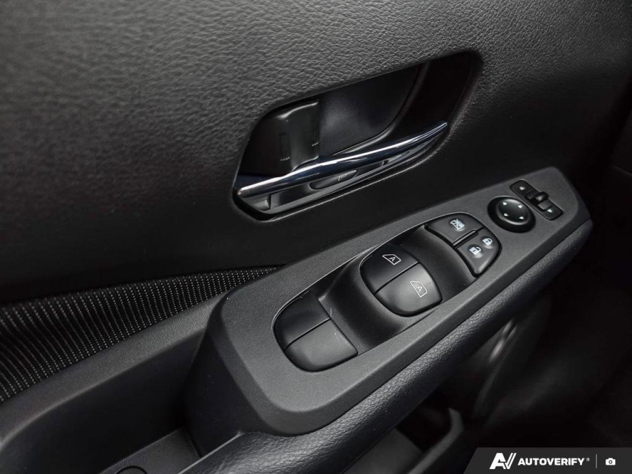 2024 Nissan Kicks SV | Heated Seats | Alloy Rims | Blind-Spot Sensors | Photo