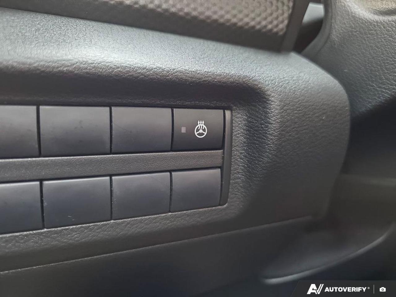 2024 Nissan Kicks SV | Heated Seats | Alloy Rims | Blind-Spot Sensors | Photo