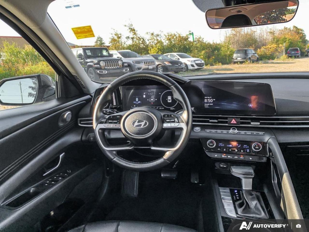 2025 Hyundai Elantra Luxury | Leather | Nav | Sunroof | Safety Tech | Photo