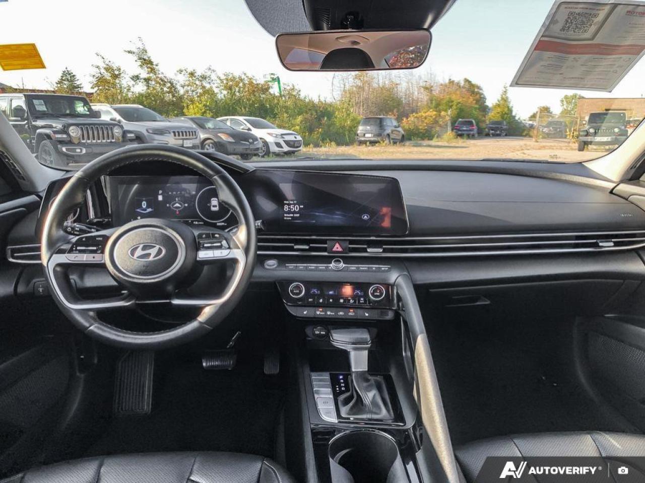 2025 Hyundai Elantra Luxury | Leather | Nav | Sunroof | Safety Tech | Photo