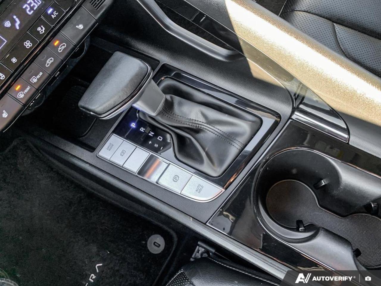 2025 Hyundai Elantra Luxury | Leather | Nav | Sunroof | Safety Tech | Photo