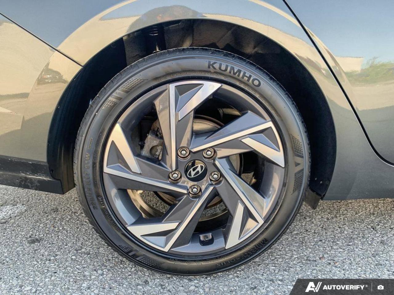 2025 Hyundai Elantra Luxury | Leather | Nav | Sunroof | Safety Tech | Photo