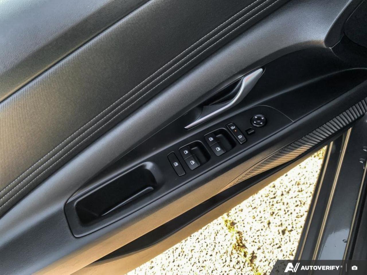 2025 Hyundai Elantra Luxury | Leather | Nav | Sunroof | Safety Tech | Photo