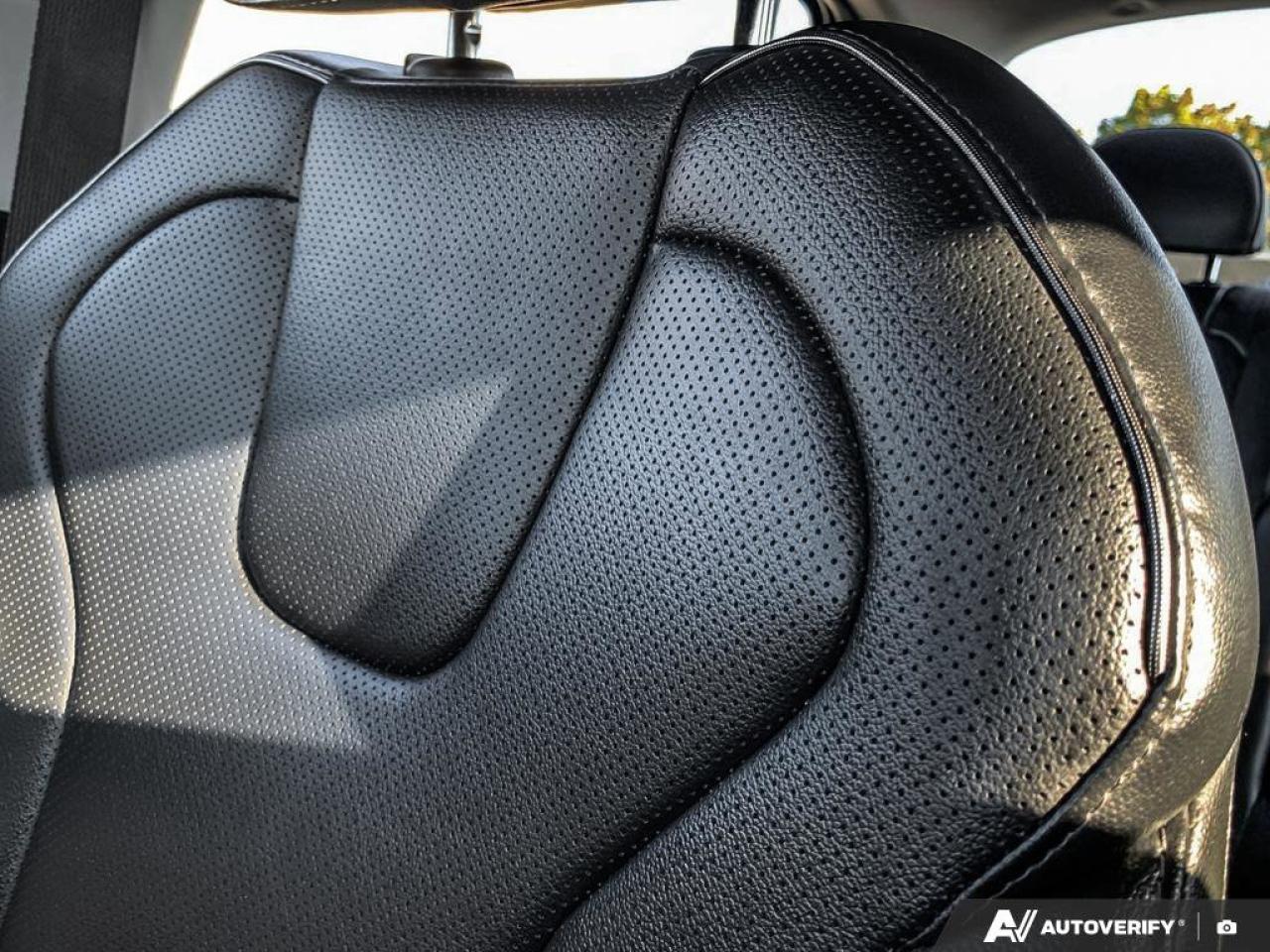 2025 Hyundai Elantra Luxury | Leather | Nav | Sunroof | Safety Tech | Photo