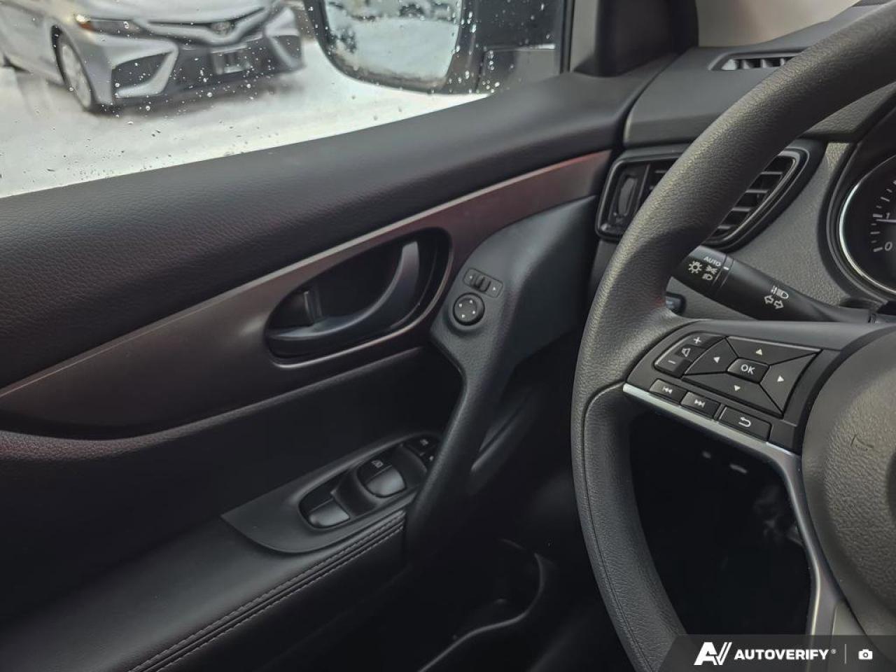 2023 Nissan Qashqai S AWD | Heated Seats | Blind-Spot Sensors | Back-Up Camera | Photo