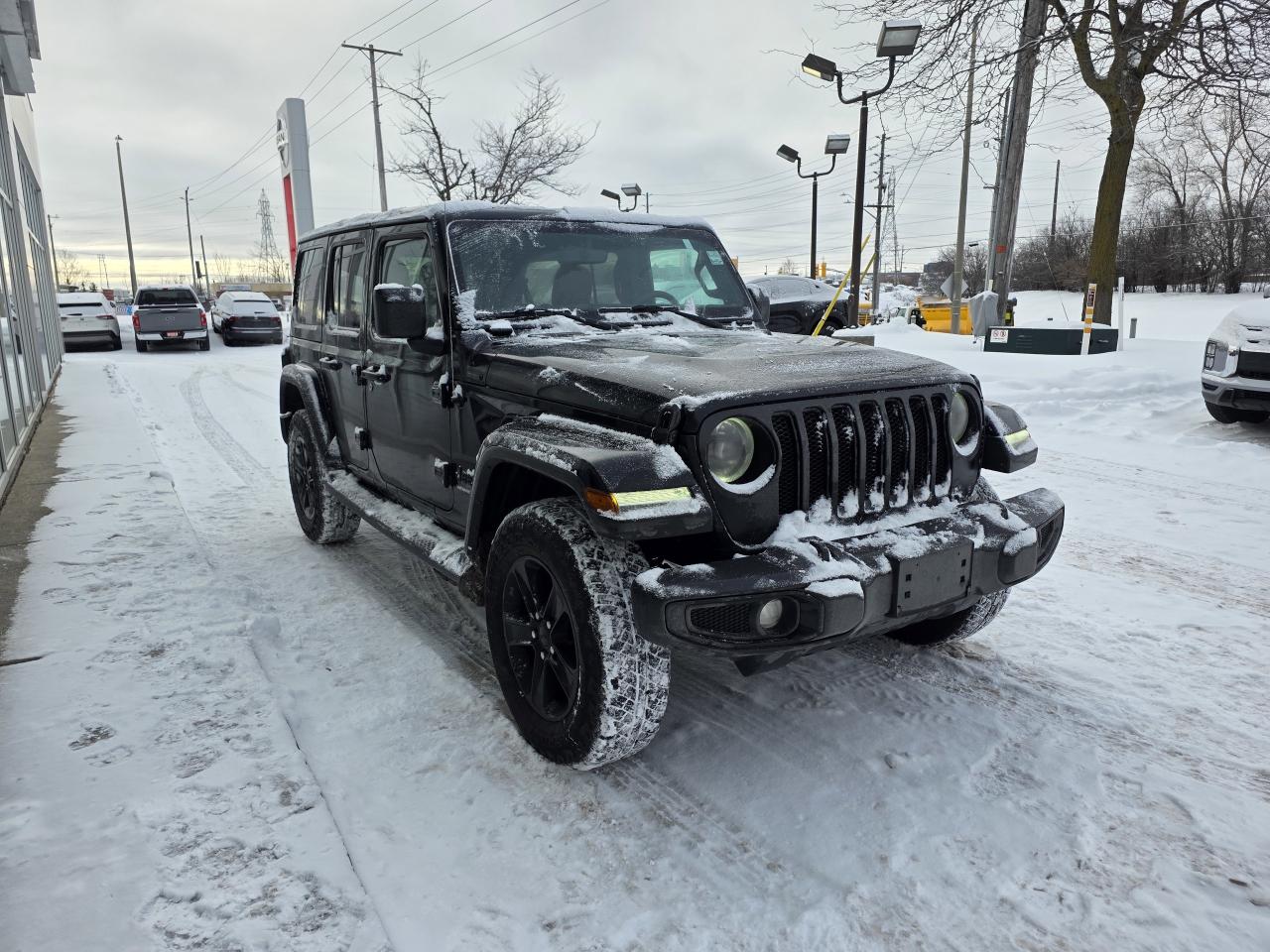 2023 Jeep Wrangler Sahara Altitude |  9-speaker Alpine premium audio | Apple Car Play | Photo