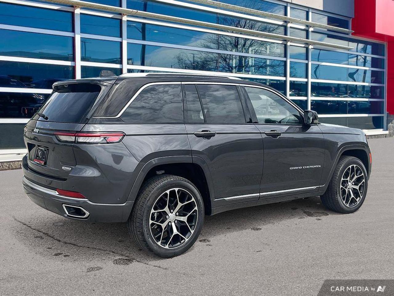 2023 Jeep Grand Cherokee 4xe Summit Reserve | Navigation | Leather | Sunroof | Remote Start | Rain Sensing Wipers | Photo4