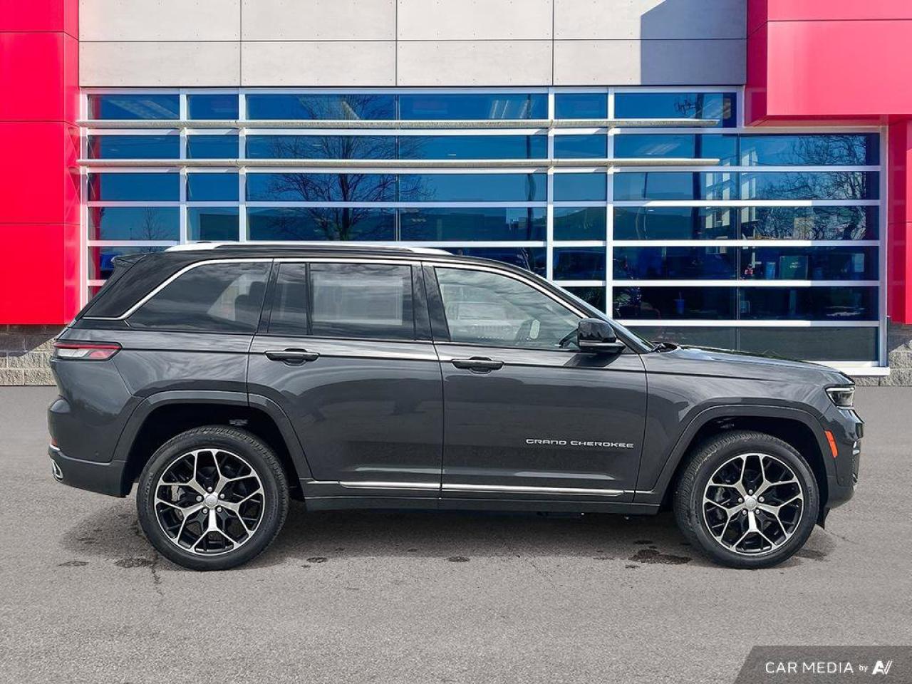 2023 Jeep Grand Cherokee 4xe Summit Reserve | Navigation | Leather | Sunroof | Remote Start | Rain Sensing Wipers | Photo