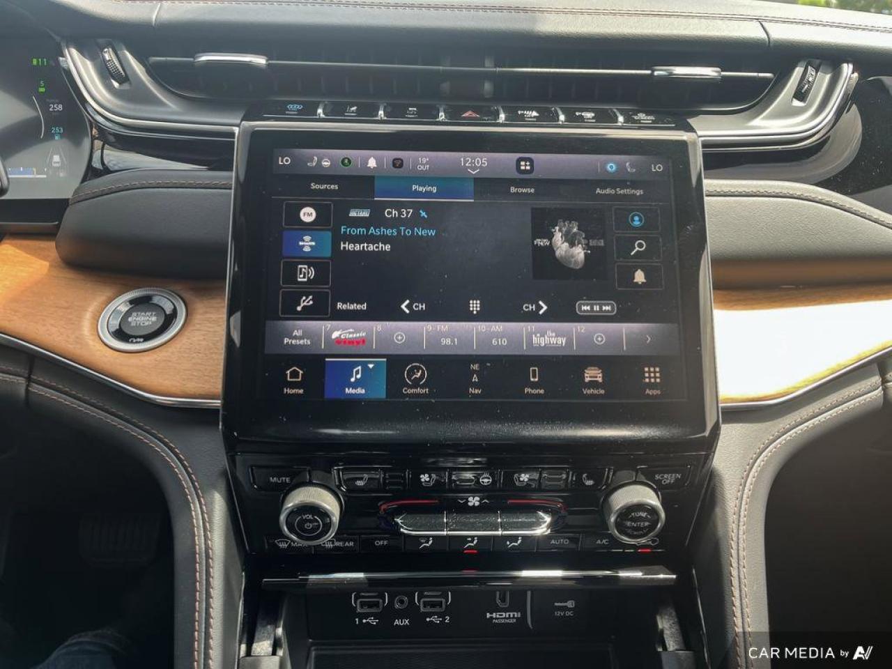 2023 Jeep Grand Cherokee 4xe Summit Reserve | Navigation | Leather | Sunroof | Remote Start | Rain Sensing Wipers | Photo