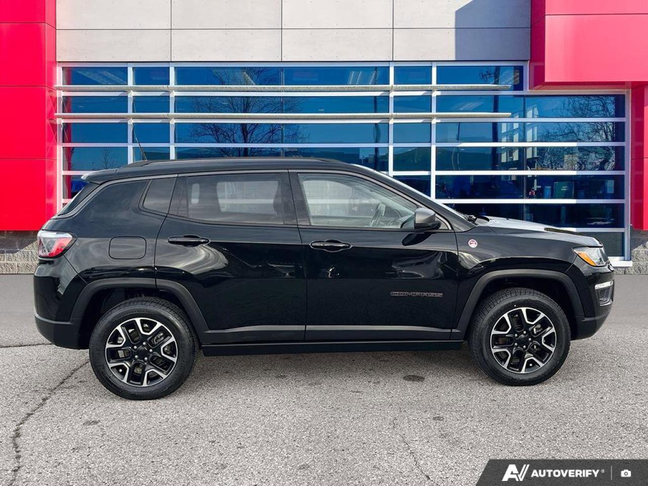 2021 Jeep Compass Trailhawk | Pano Roof | Navigation | Apple Carplay | Photo