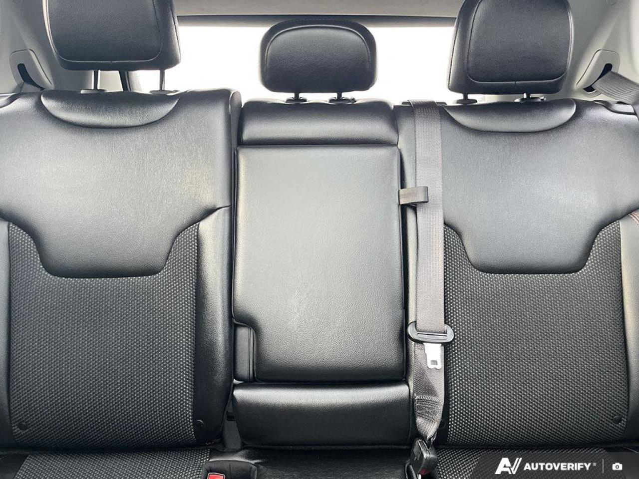 2021 Jeep Compass Trailhawk | Pano Roof | Navigation | Apple Carplay | Photo