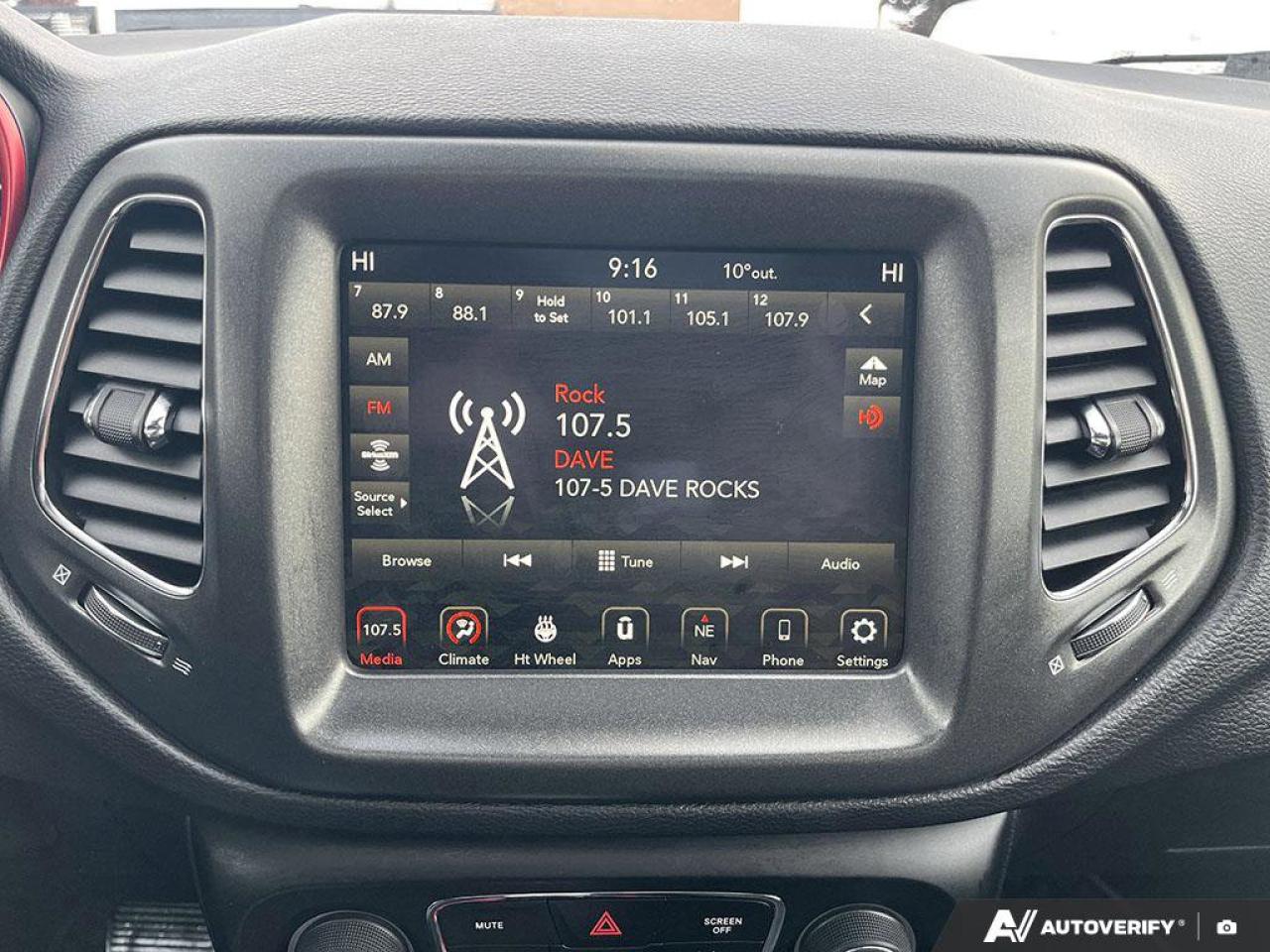 2021 Jeep Compass Trailhawk | Pano Roof | Navigation | Apple Carplay | Photo