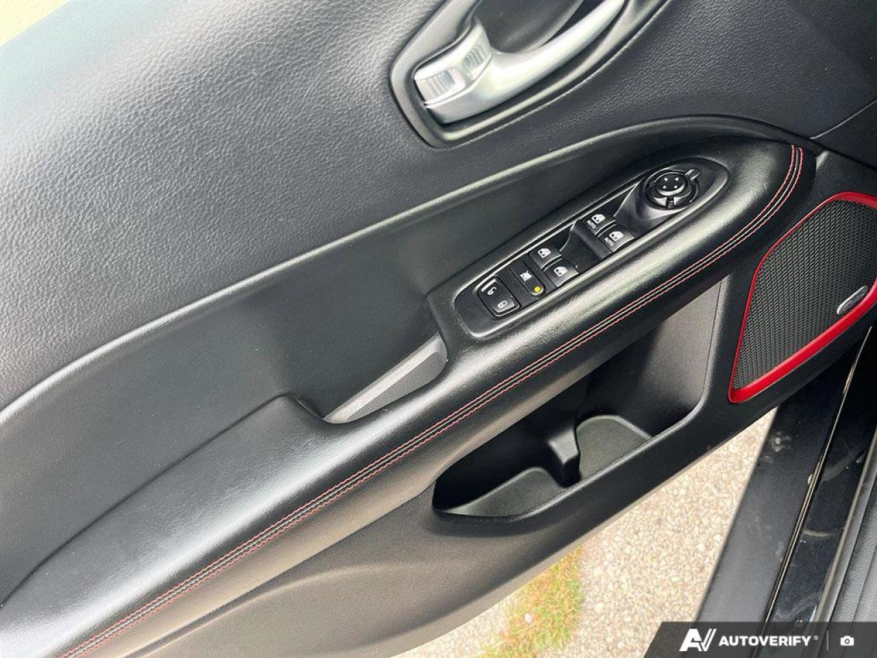 2021 Jeep Compass Trailhawk | Pano Roof | Navigation | Apple Carplay | Photo