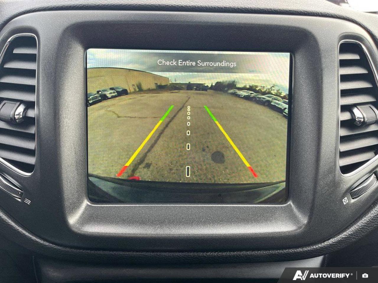 2021 Jeep Compass Trailhawk | Pano Roof | Navigation | Apple Carplay | Photo