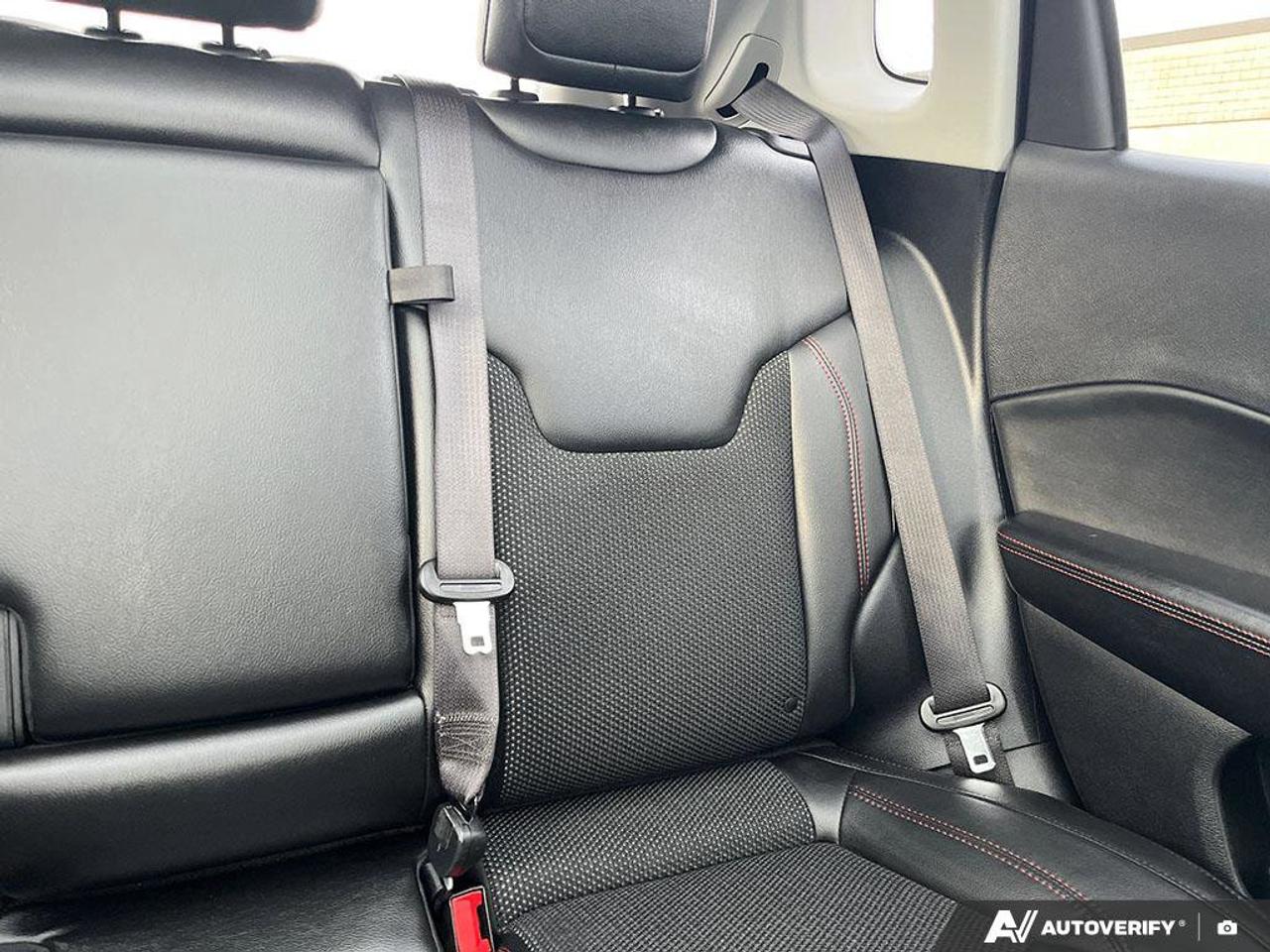 2021 Jeep Compass Trailhawk | Pano Roof | Navigation | Apple Carplay | Photo