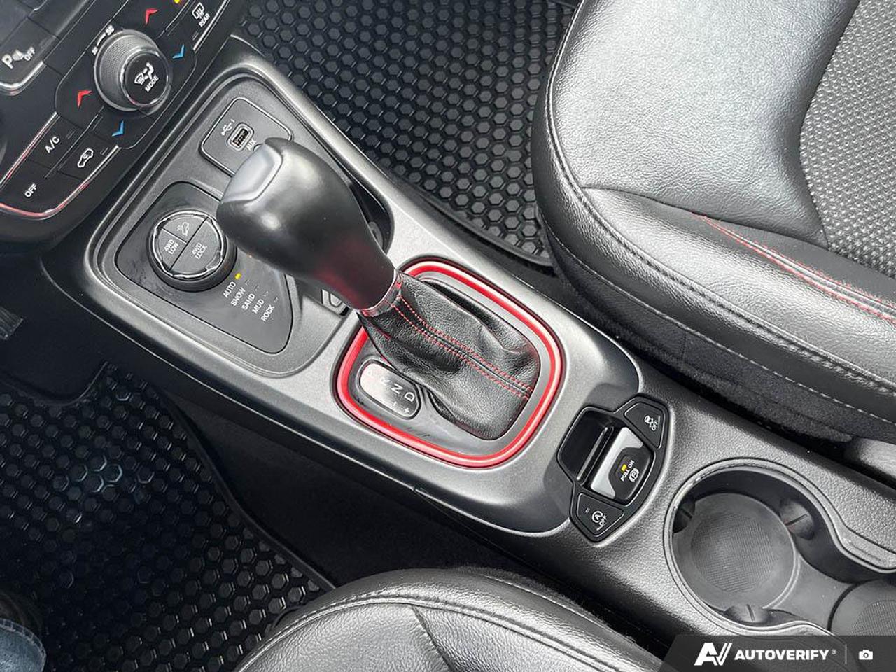 2021 Jeep Compass Trailhawk | Pano Roof | Navigation | Apple Carplay | Photo