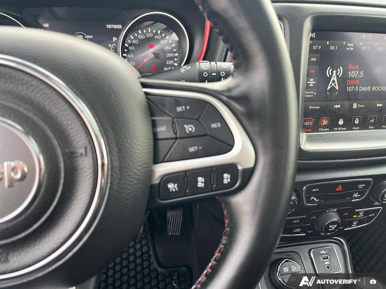 2021 Jeep Compass Trailhawk | Pano Roof | Navigation | Apple Carplay | Photo