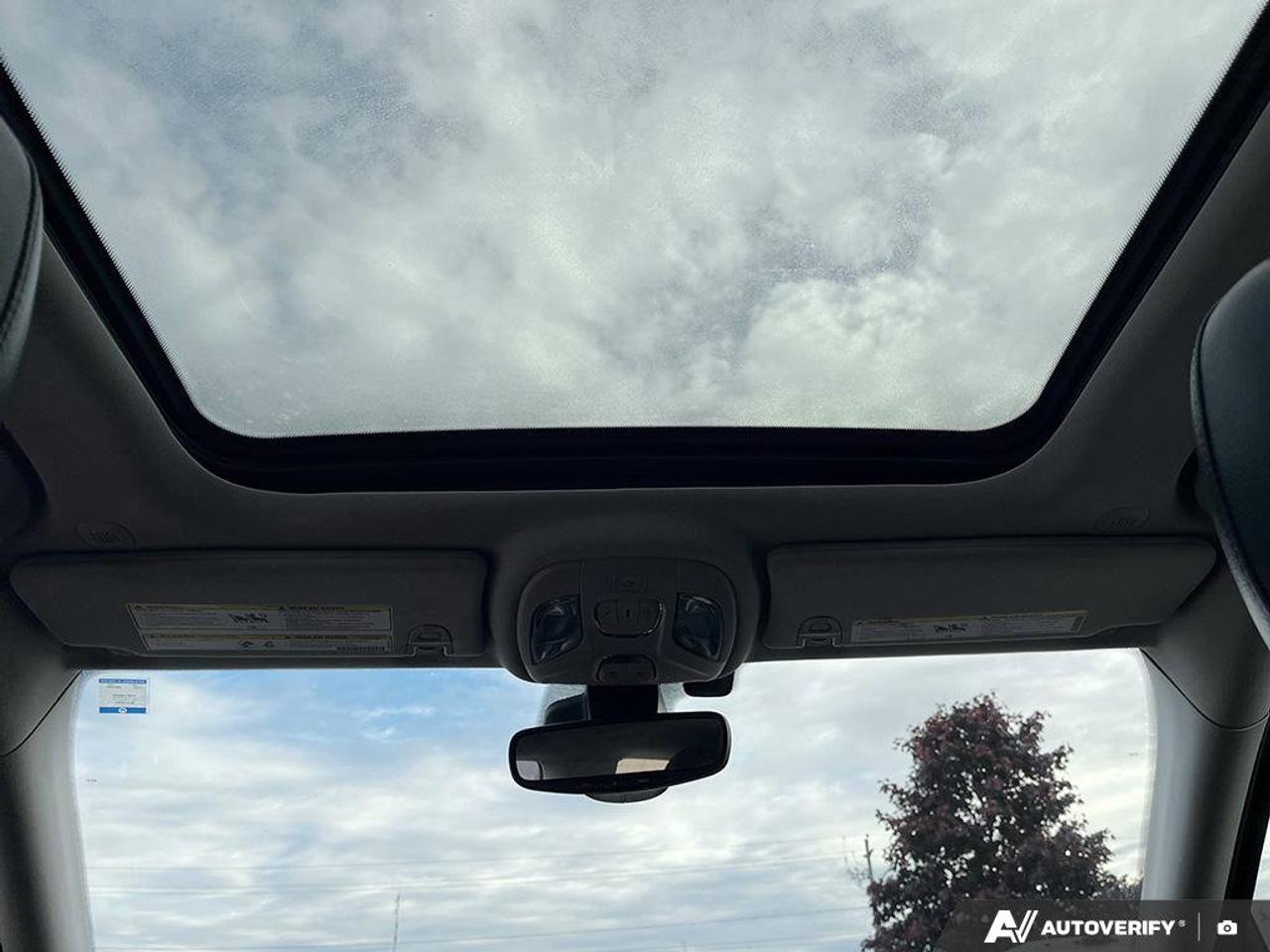 2021 Jeep Compass Trailhawk | Pano Roof | Navigation | Apple Carplay | Photo