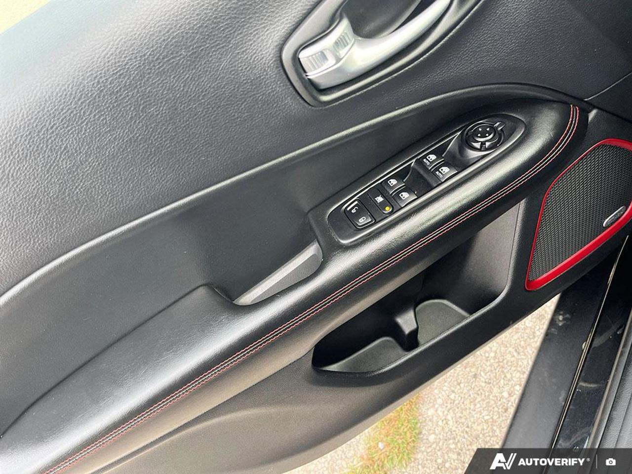 2021 Jeep Compass Trailhawk | Pano Roof | Navigation | Apple Carplay | Photo