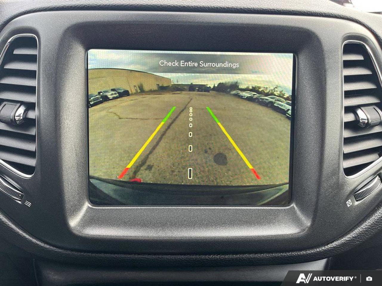 2021 Jeep Compass Trailhawk | Pano Roof | Navigation | Apple Carplay | Photo