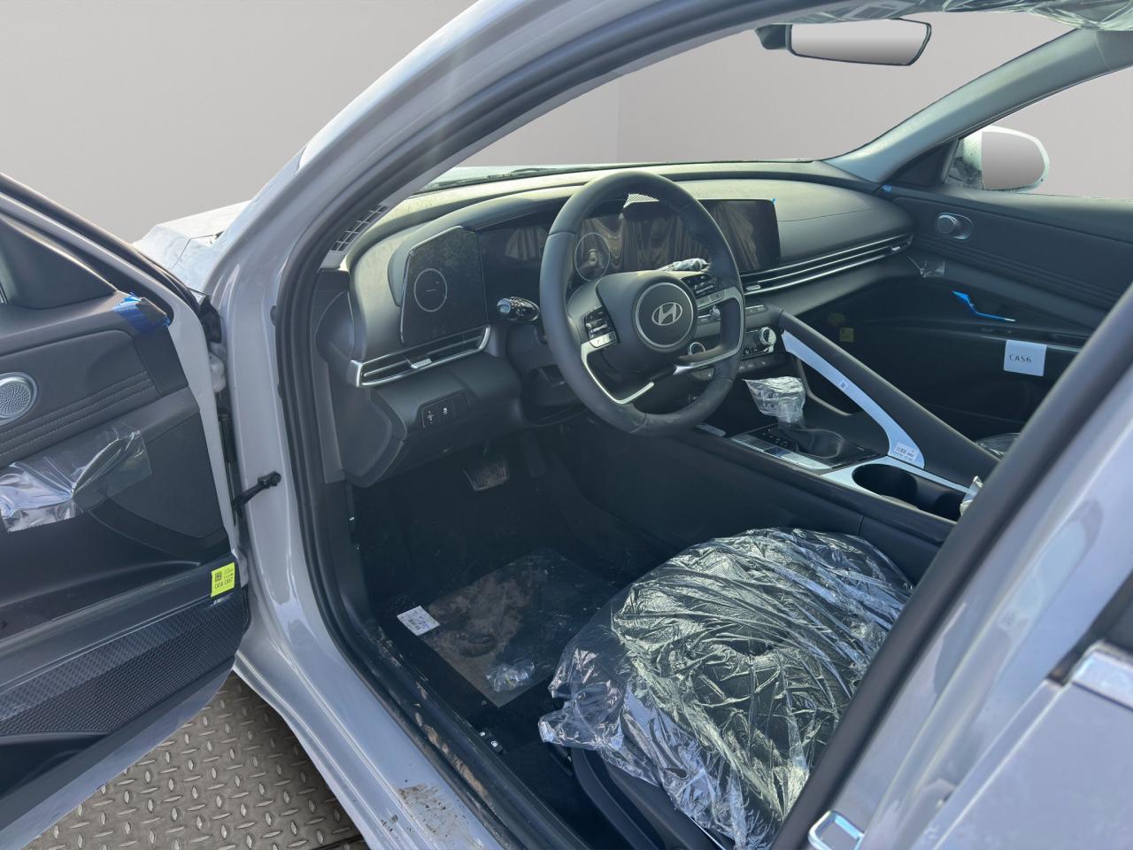 2026 Hyundai Elantra Luxury Photo