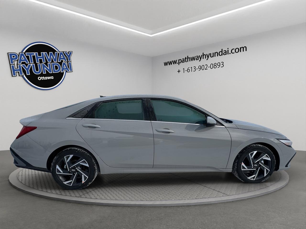 2026 Hyundai Elantra Luxury Photo2