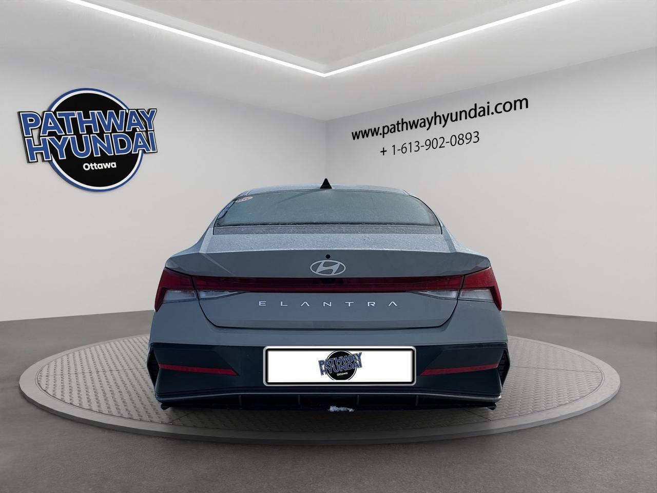 2026 Hyundai Elantra Luxury Photo4