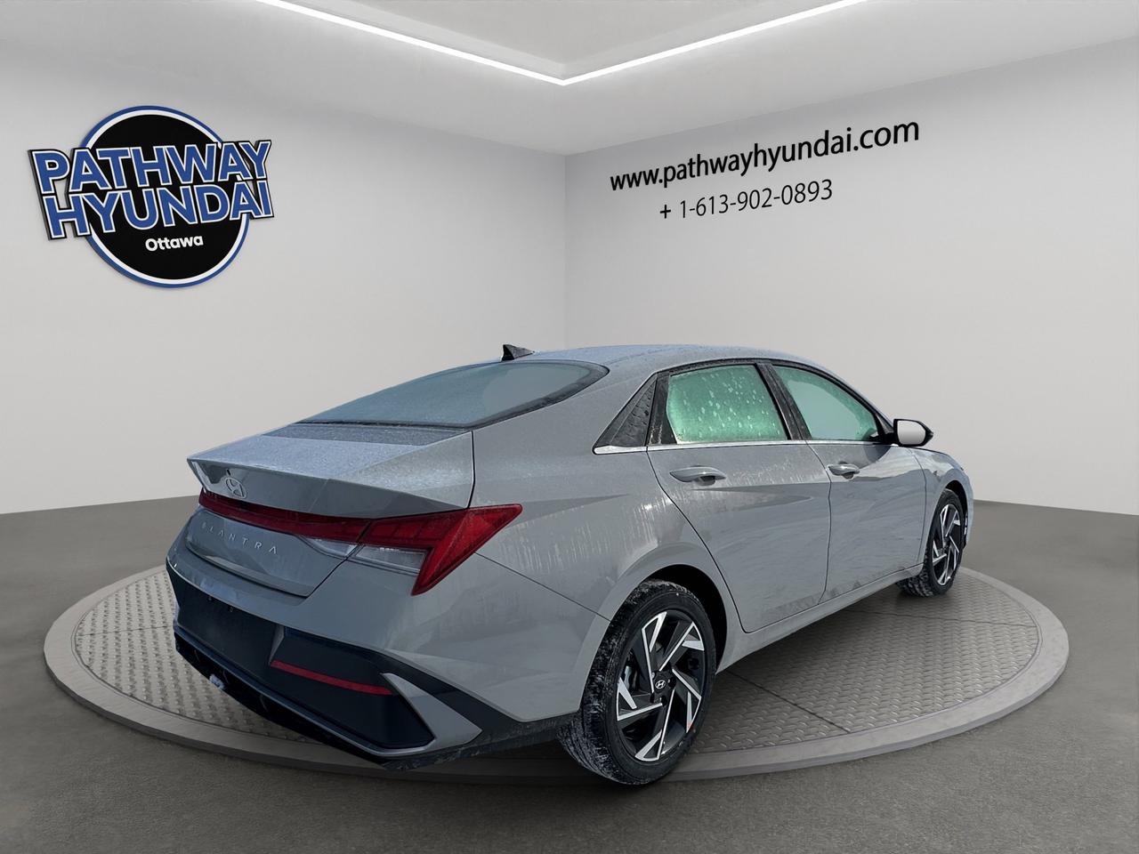 2026 Hyundai Elantra Luxury Photo3