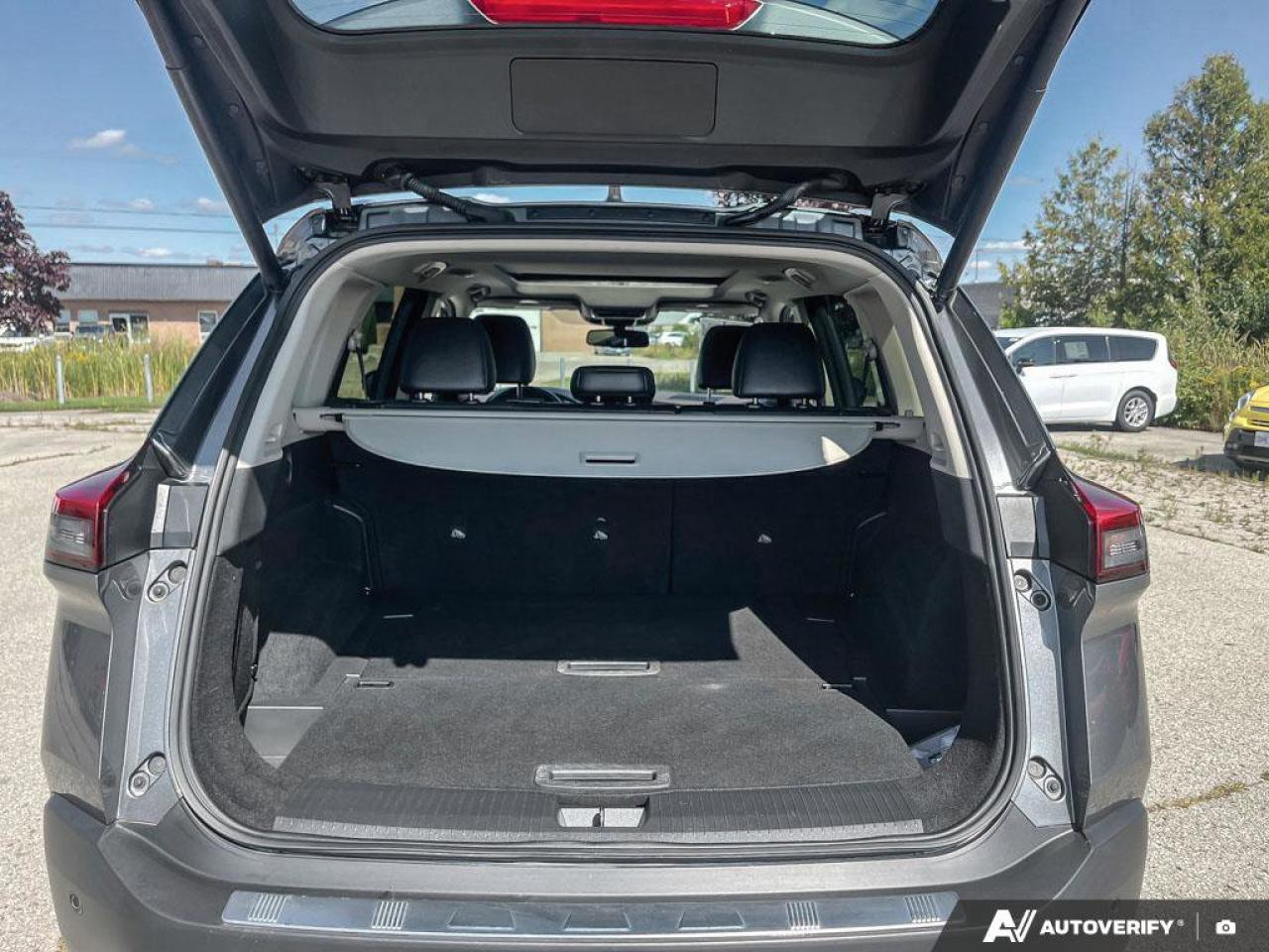 2023 Nissan Rogue SL | Leather | Moonroof | Nav | Safety Tech | Photo